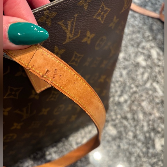 Louis Vuitton Monogram Canvas Luco Tote Bag (AUTHENTIC) - Picture 3 of 12